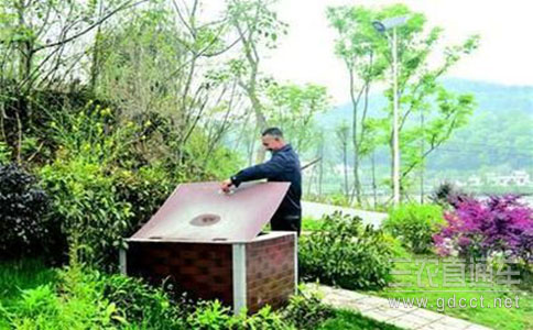 在大苗山“撿垃圾”的北大博士