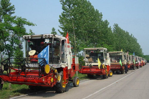 跨區(qū)作業(yè)半徑縮小市場依舊廣闊.jpg