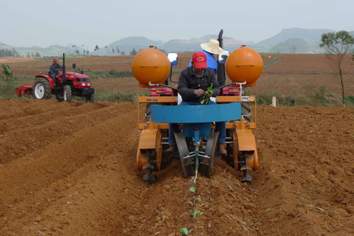 “小農機”帶動“大制造”.jpg