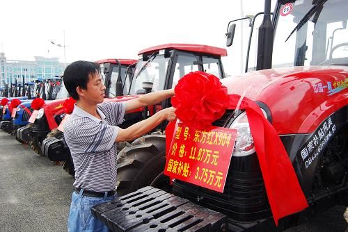 2016年購(gòu)機(jī)補(bǔ)貼政策方向：縮范圍　降定額　促敞開(kāi).jpg