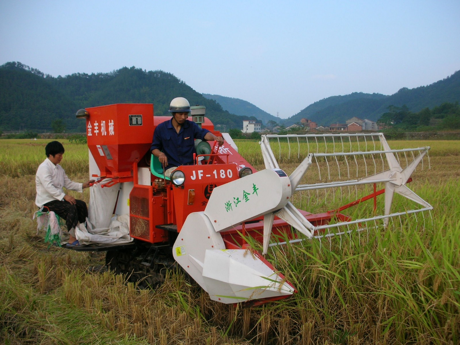 浙江磐安2014年1401個農(nóng)戶獲農(nóng)機購置補貼資金