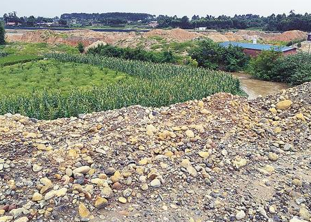 大面積挖塘改變土壤性狀