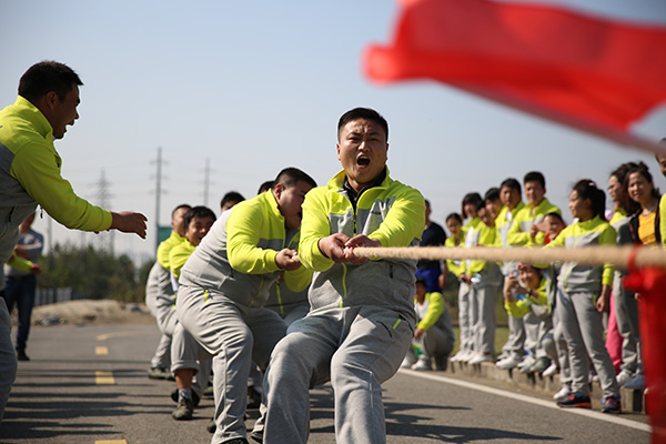 4、拔河：不僅是力量的比拼，更是考驗(yàn)隊(duì)伍的團(tuán)結(jié)與斗志。.jpg