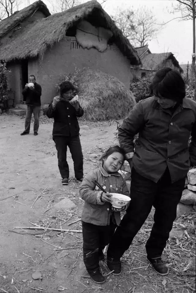 一組農(nóng)村吃飯圖，刷爆了多少人的朋友圈!