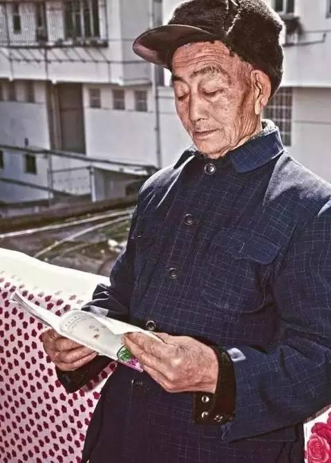 驚！85歲農(nóng)村老頭也能變身時尚先生