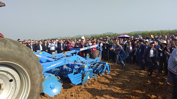 德國LEMKEN參加2016中國甘蔗機(jī)械化博覽會(huì)4.jpg