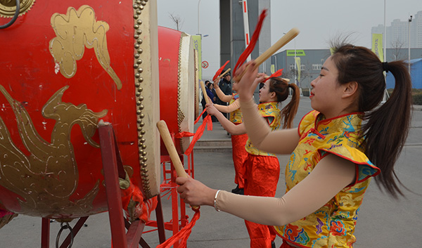 公司后臺支持部門為即將出征的營銷將士擂響戰(zhàn)鼓.jpg