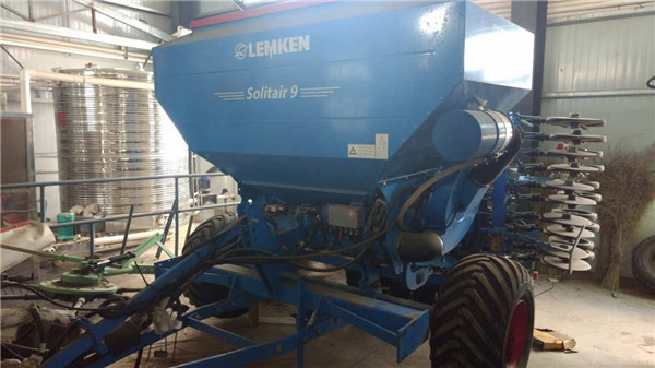 德國(guó)LEMKEN Solitair 9系氣吹式精量播種機(jī).jpg